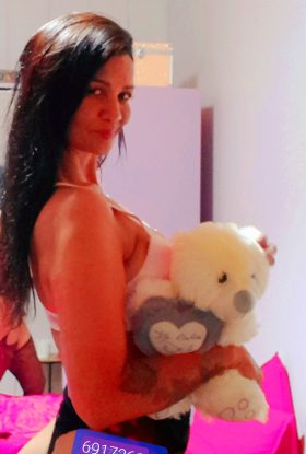 Massage sur table de lait Gabriela avec sexe et baiser Rumelange